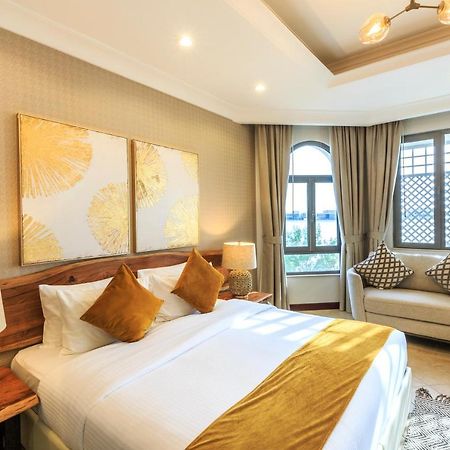The S Holiday Homes - Stunning 5 Bedrooms Villa At The Palm Jumeirah With Private Beach And Pool Dubai Exterior foto