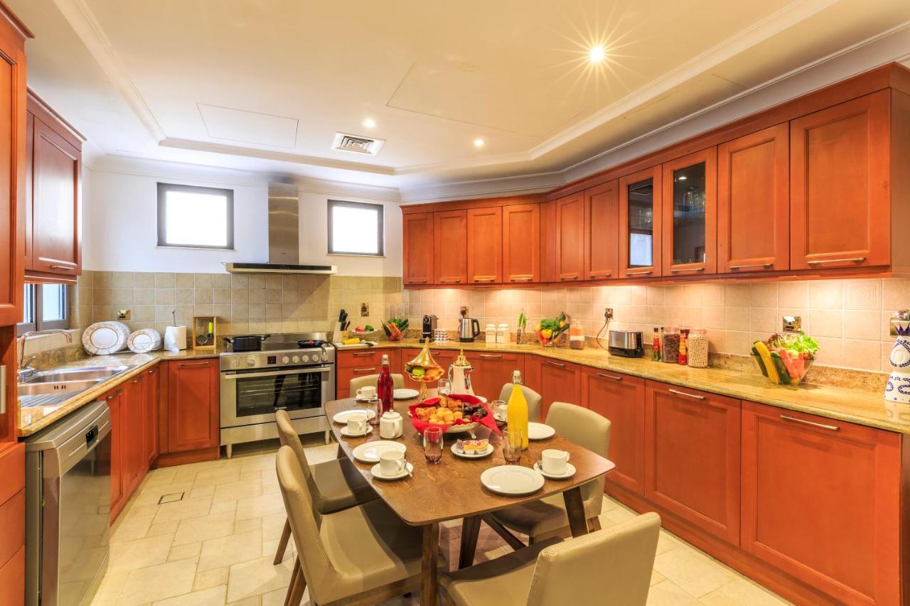 The S Holiday Homes - Stunning 5 Bedrooms Villa At The Palm Jumeirah With Private Beach And Pool Dubai Exterior foto